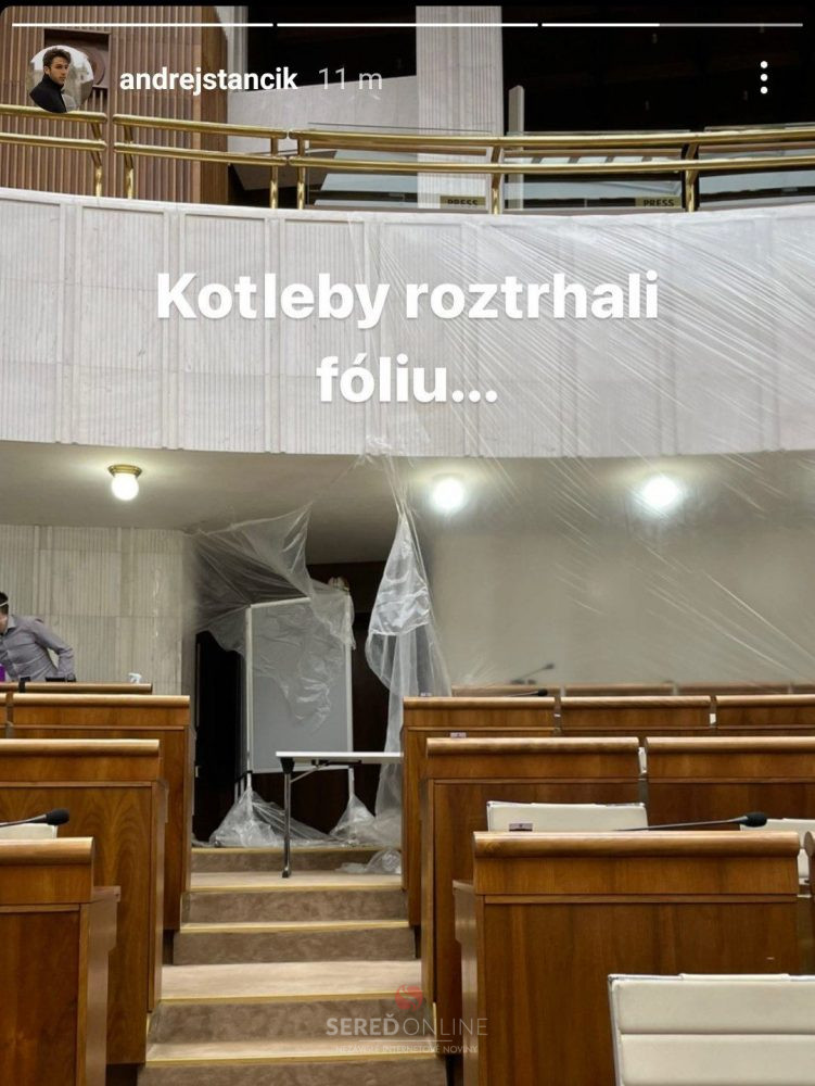 NR SR ochranna folia rozrhana 2020