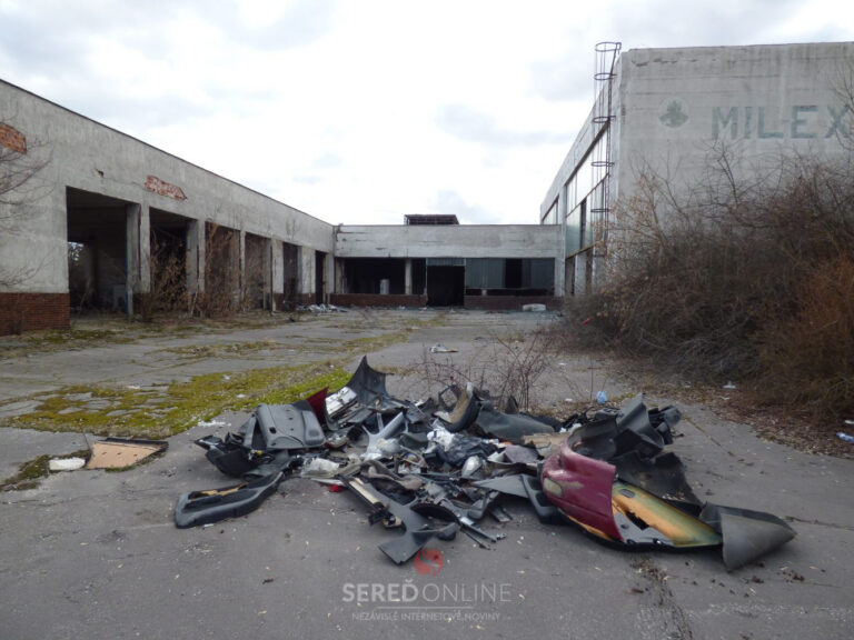 AKTUÁLNE: Do areálu bývalého MILEXu stále vozia odpad