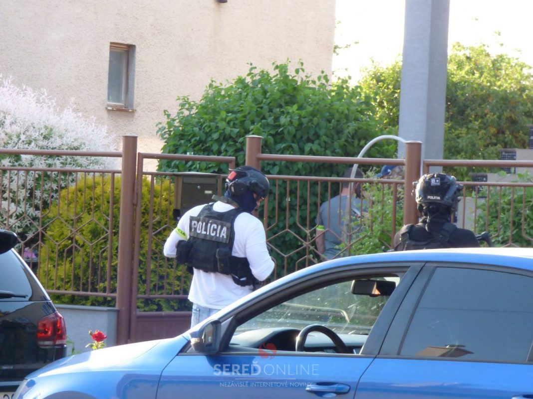 Sered_policia_razia_Slnecna_drogy_SeredOnLine (6)