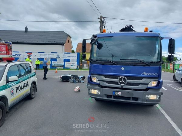 Tragická nehoda: Motorkár neprežil zrážku s kamiónom