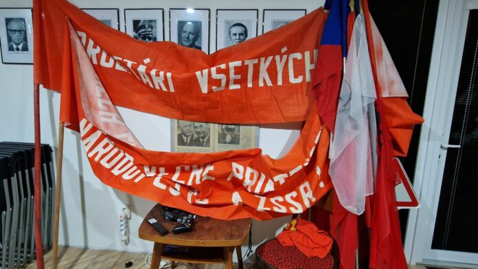 Originálne vlajky a transparenty z ČSSR