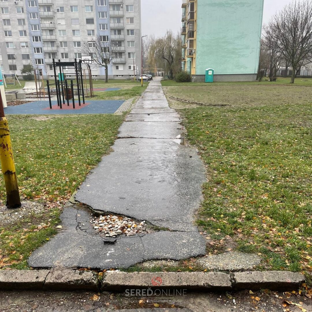 Mesto Sereď začína s obnovou chodníkov na Kukučínovej a Mlynárskej ulici