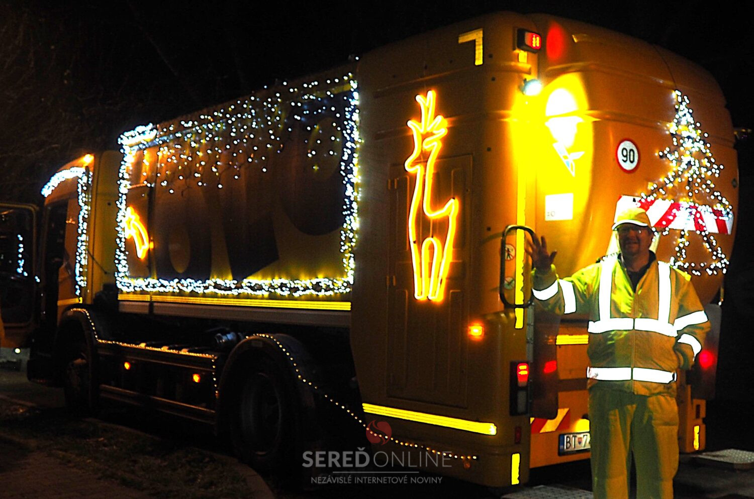 Vianočné smetiarske auto OLO opäť brázdi Bratislavu a rozdáva radosť