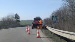 AKTUÁLNE: Na výjazde na R1 pri Seredi sa aj dnes pokračuje v cestárskych prácach