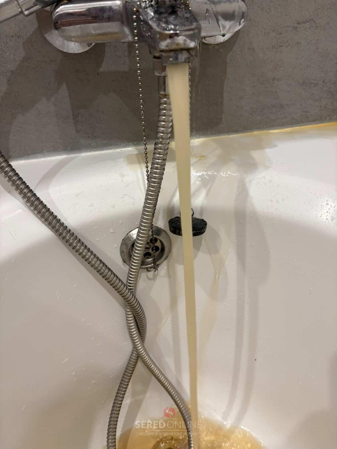 foto: čitateľ, aktuálny stav na Garbiarskej ul. v Seredi