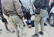 Veľká policajná razia: Polícia zadržala muža, ktorý autom zdemoloval centrum Bratislavy. Na krku má niekoľko obvinení
