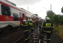 Včera uviazol vlak na železničnej trati medzi Gáňom a Sereďou! Cestujúci boli evakuovaní